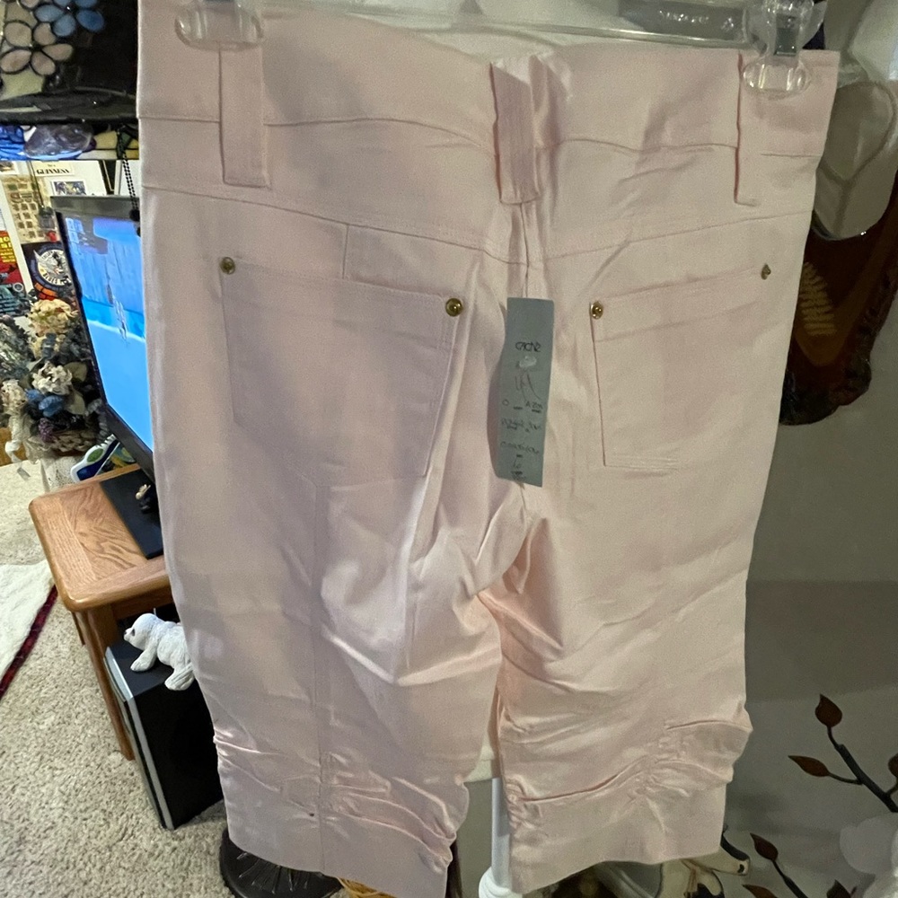 🆕🆕💕Cach’e Shorts - Picture 2 of 5